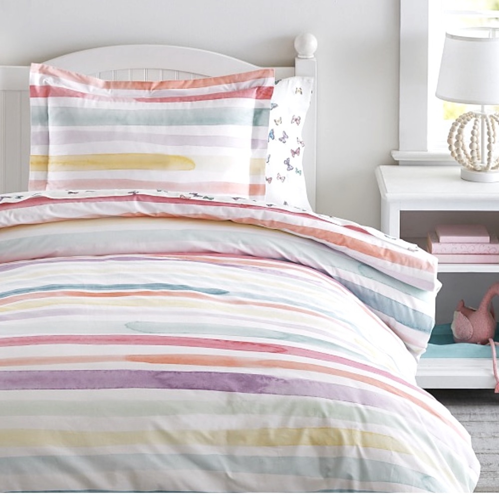 Pottery Barn Kayla Stripe Queen Duvet.